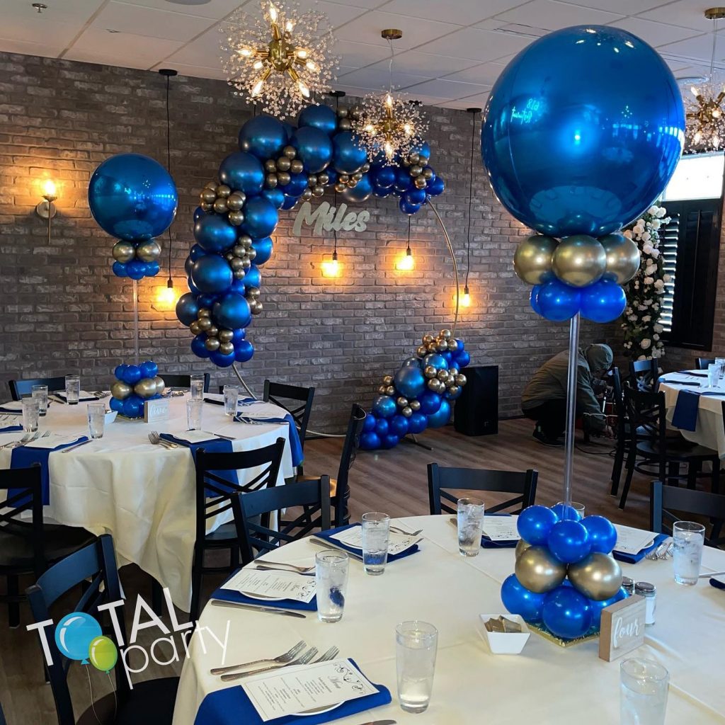 Celebrating Miles!  It’s always a pleasure working with your amazing family.  #mazeltov 
.
.
#balloondisplay #ballooncircle #blue #blueandgold #instaballoons #barmitzvah #njballoons #balloonsbytotalparty #photoop