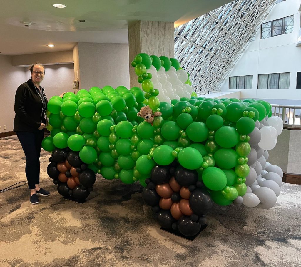 Anyone need a ride? 
#jeep #balloonsculpture #truck #offroading #balloonsnearme