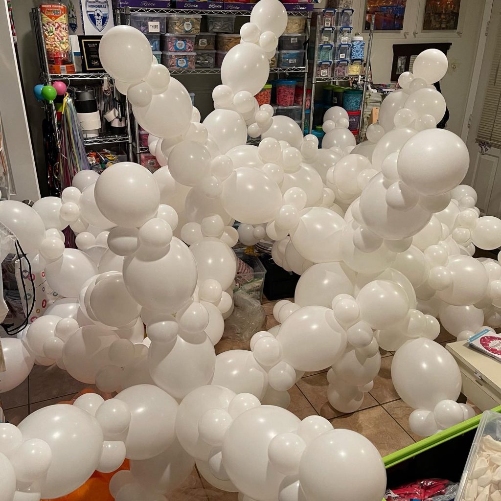 It’s beginning to look a lot like….
❄️❄️❄️❄️❄️❄️❄️❄️❄️❄️❄️
#peak #amazonpeak #peak2022
#bts #balloonsbytotalparty