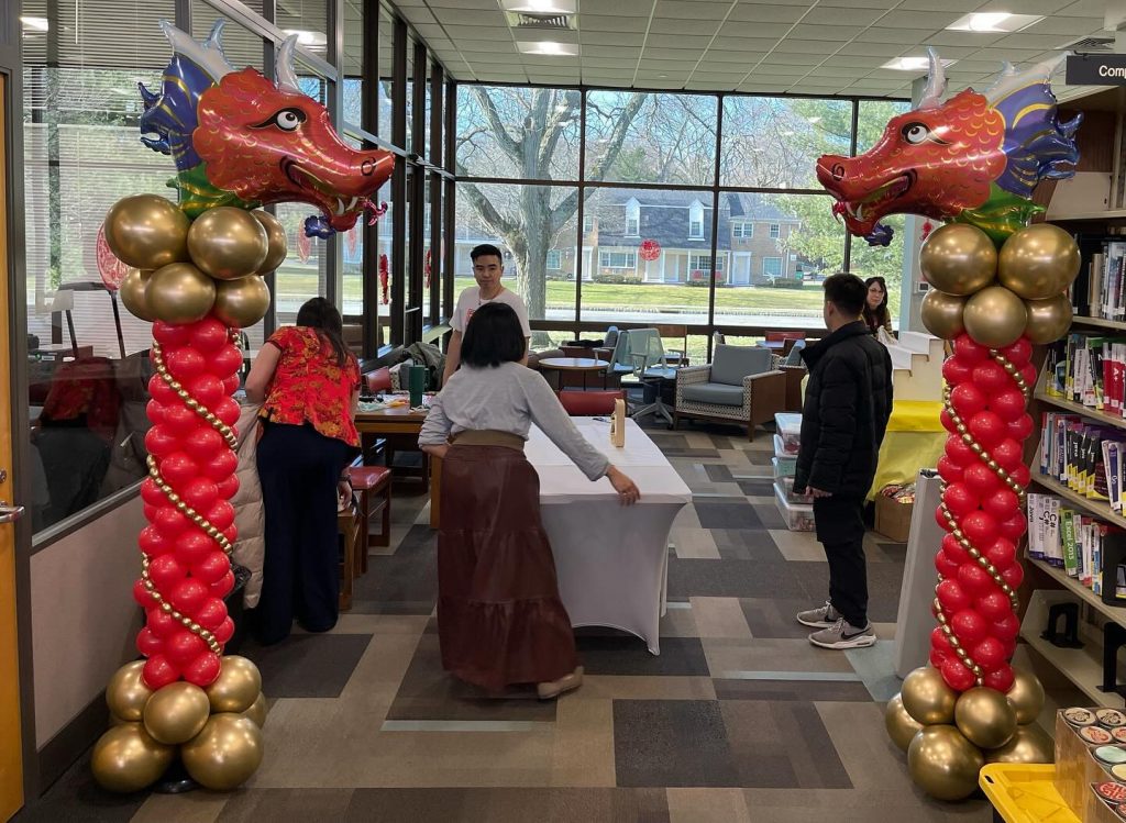 Total Party was happy to sponsor the balloons for the Lunar New Year celebration at the @ebplibrary coordinated by the @ebartscoalition 
#lunarnewyear #yearofthedragon #redandgold #balloonsbytotalparty #eastbrunswicknj #eastbrunswick