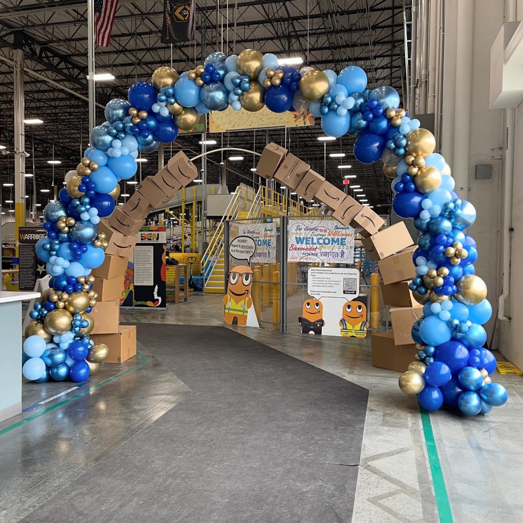 They wanted an arch, over their arch… of boxes!
#boxes #clever #balloonarch #organicballoons #3years #3peaks #peak #balloondecor #balloonsbytotalparty #balloonsnearme #celebrateeverything