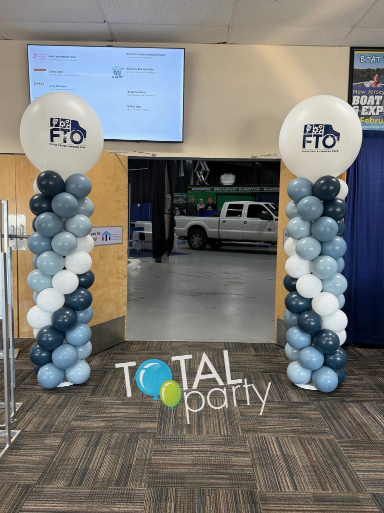 I learned there&rsquo;s an expo for Food Truck Owners and I love their corporate colors!
#foodtrucks #expo #balloons #customballoons #balloonsbytotalparty