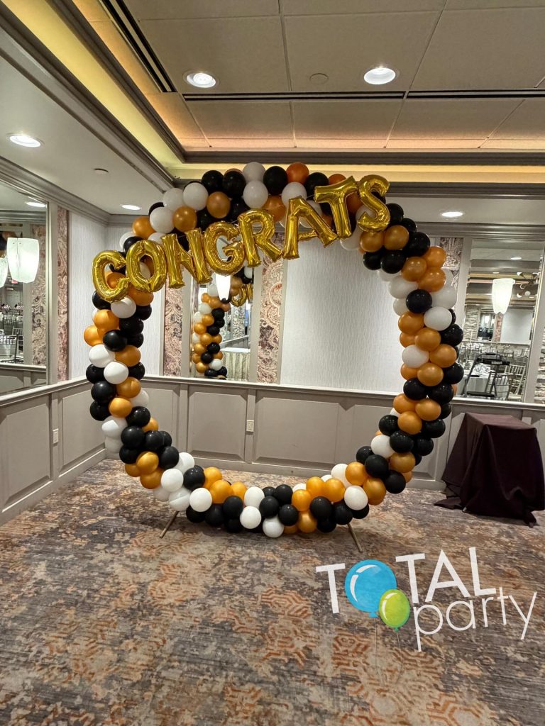 A well deserved Retirement party for a fabulous client. 🎉 🎉 🎉 🎉 🎉
#balloonarch #balloondecoration #ballooncircle #blackgold