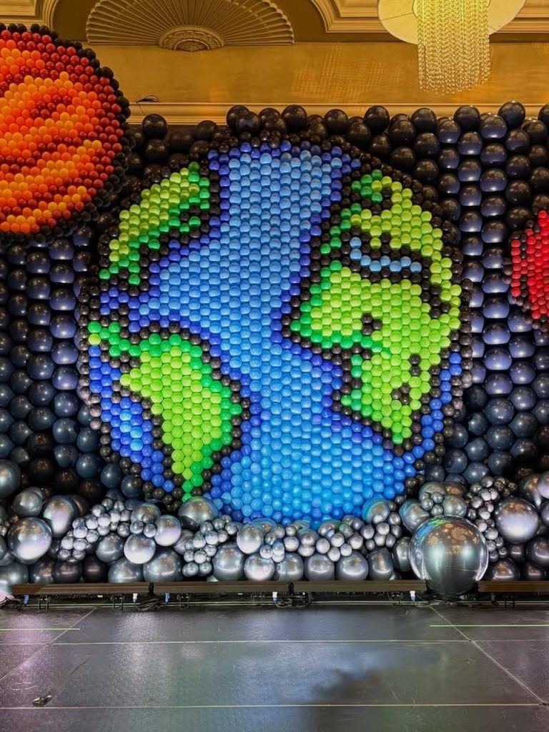 This stage backdrop was incredible!  Made with @sempertex Balloons. Does it remind you of the global Balloon Industry Calendar?