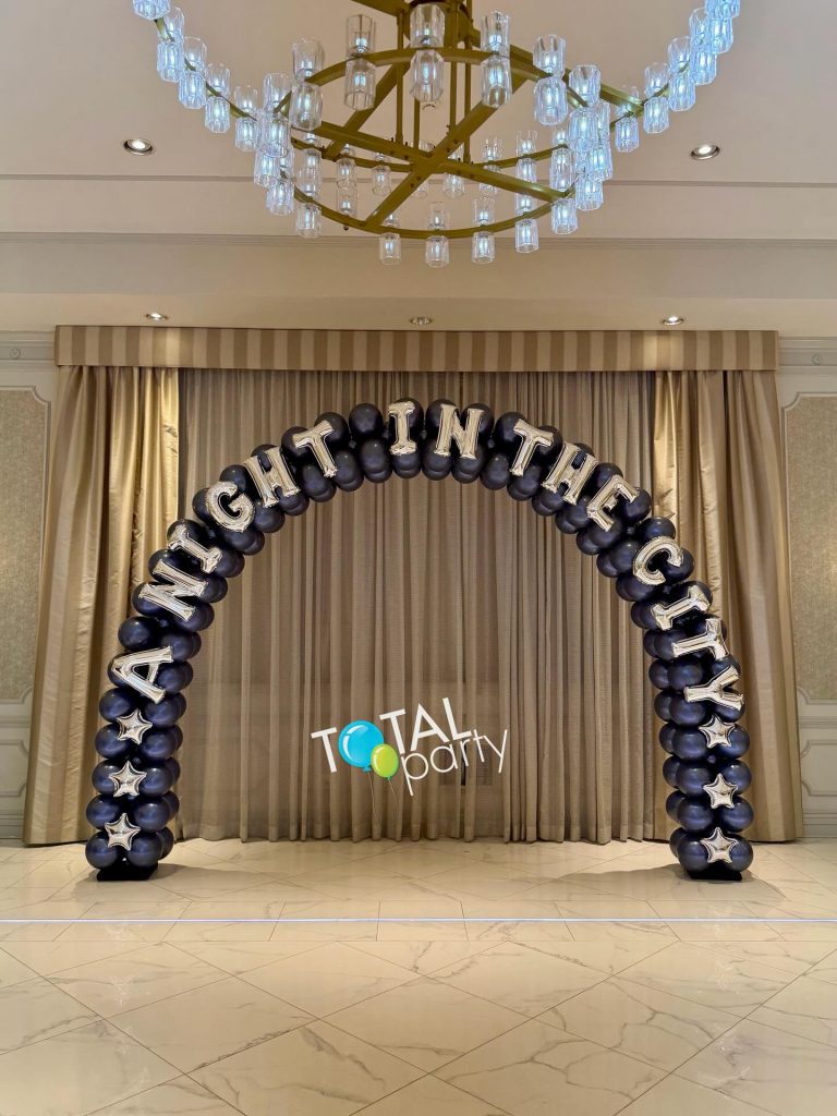 Prom season is officially here!  This is the new Reflex Galaxy Blue and it is perfect for the &ldquo;City Lights&rdquo; and &ldquo;Night in the City&rdquo; themes. ✨✨✨✨
@betallic @sempertex #galaxyblue #prom #balloonarch